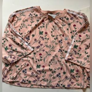 ✨Host Pick ✨Adidas, three stripe floral  crop top size US medium.